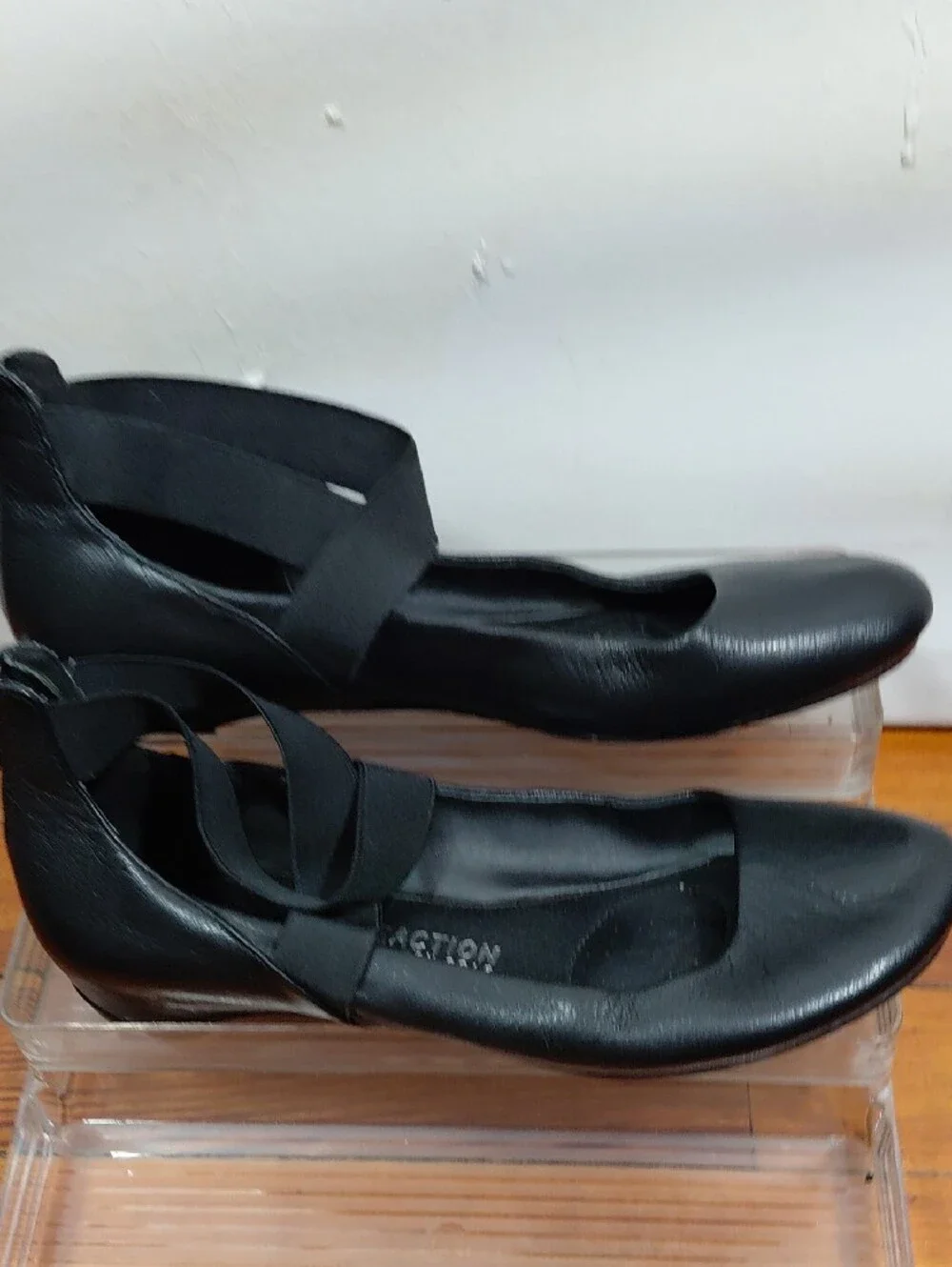Kenneth Cole Pro-Time Black Crisscross Ballet Flats Back Zip & Elastic Strap 8M